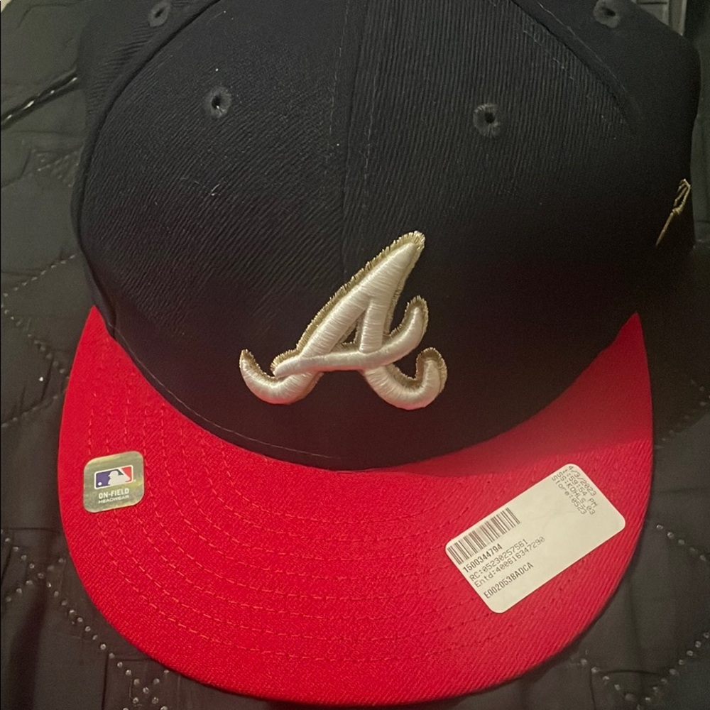 Atlanta Braves fitted hat. Size 8